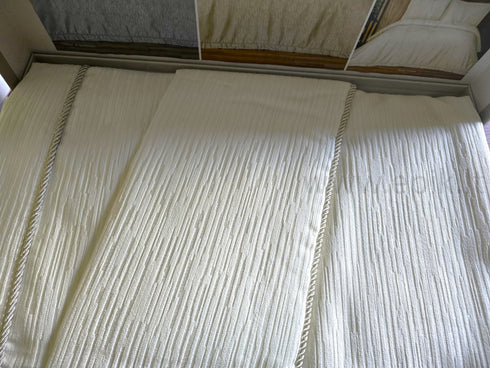 Prabangi lovatiesė Teos" su 2 pagalvių užvalkalais, dramblio kaulo spalvos